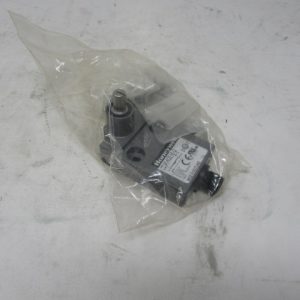 30051294 - SWITCH LIMIT ROTARY ROLLER LEVER SPDT MICRO QD 3IN-LB W/ 1.5IN LONG LEVER  and  1.3IN WIDE ROLLER