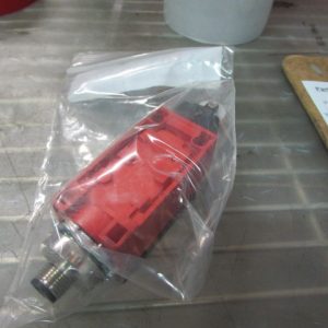 31013835 - SWITCH LIMIT ROLLER PLUNGER 2NO 4 PIN MICRO QD -22F TO 176F NEMA 4 4X 6P 13